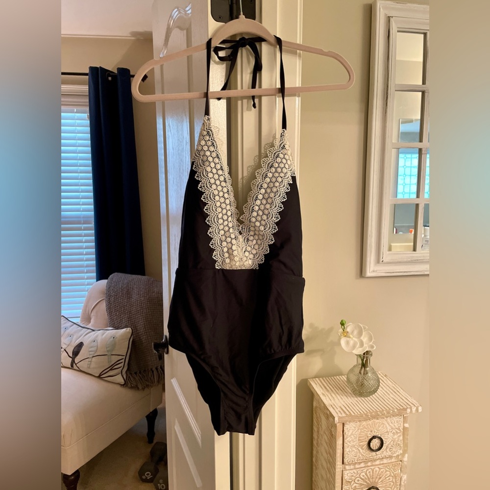 Women’s Crochet Necklace Plunge One Piece Swimsuit - Size Small / Never worn